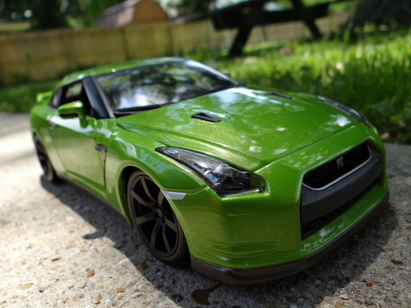 Illustration for article titled Rawr!!! Godzilla! Maisto 1:18 Nissan GT-R